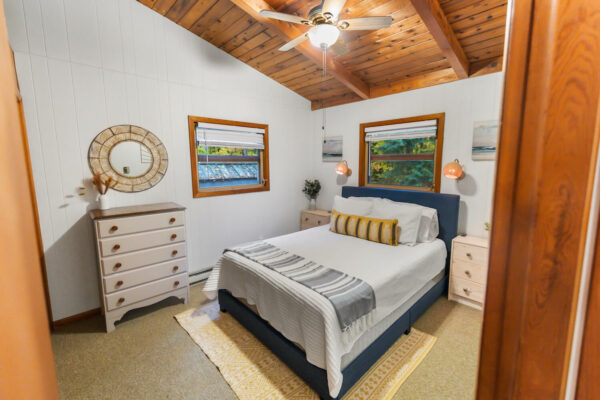 timberline-cottage-master-bedroom-door-county-rental